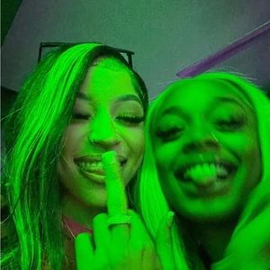 Meet your Posher, Harmony